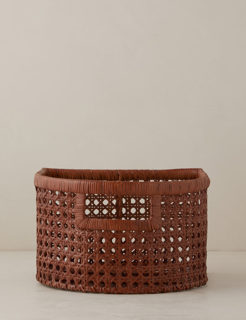 #color::russet #size::large