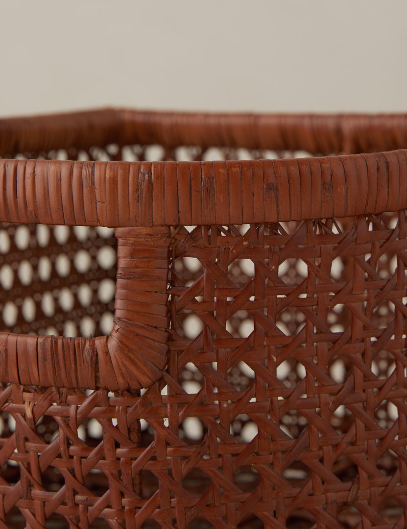 #color::russet #size::large
