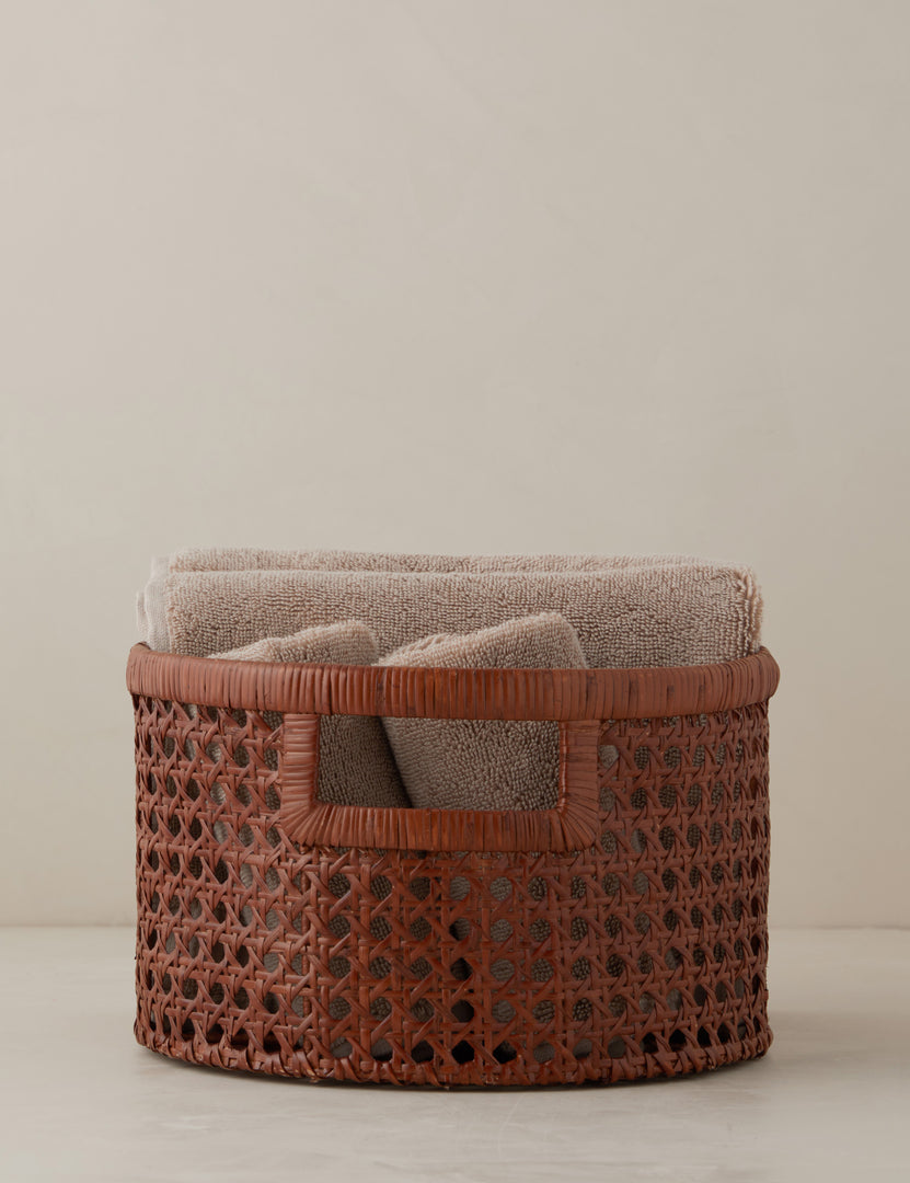 #color::russet #size::large