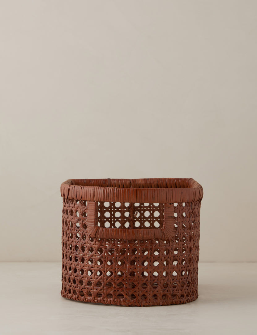 #color::russet #size::medium