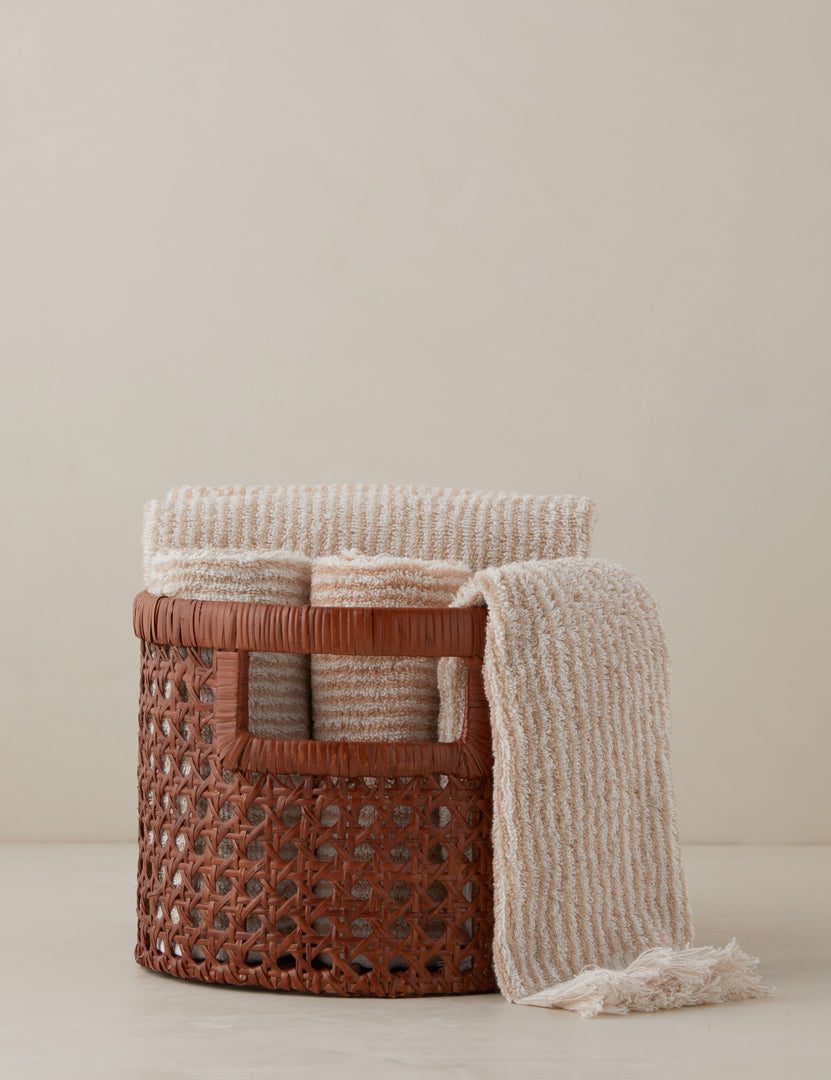 #color::russet #size::medium