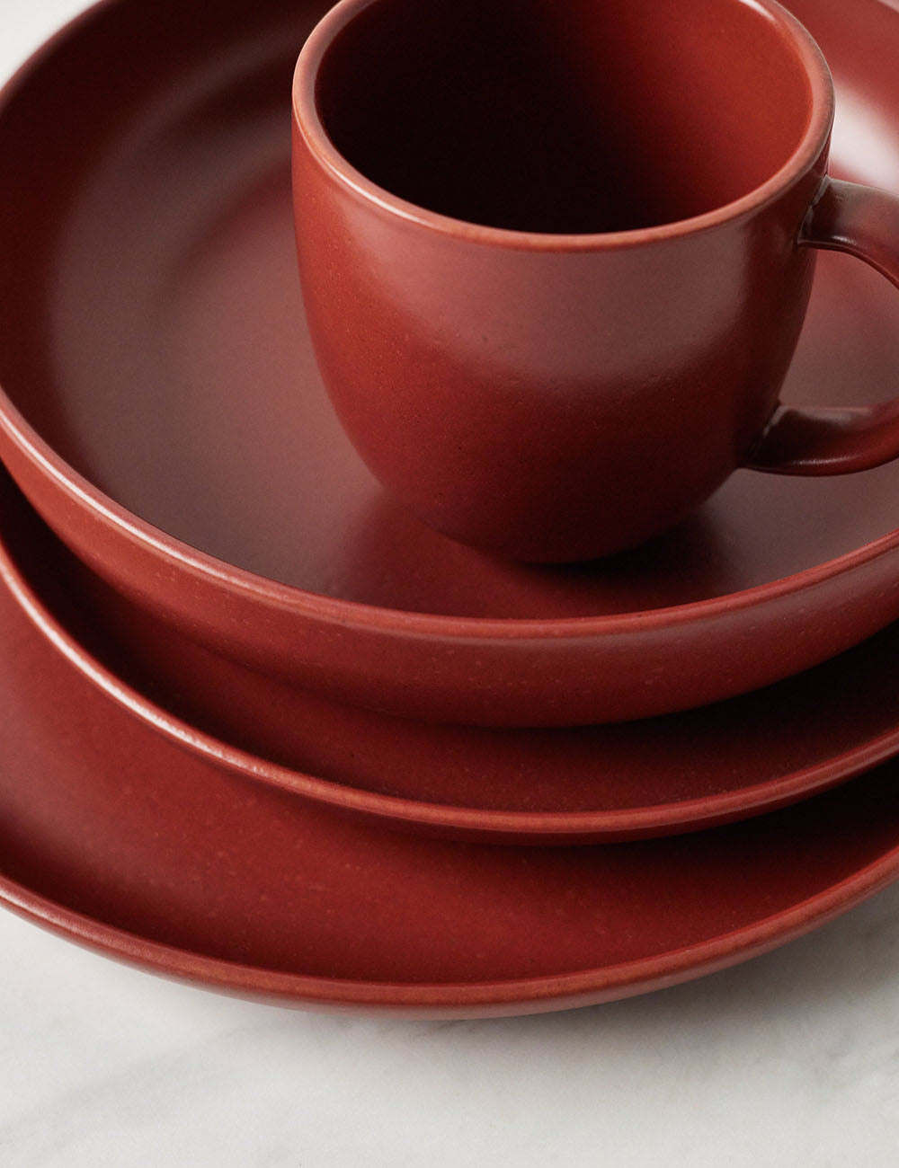 Angled view of the Pacifica cayenne red Dinnerware 5-Piece Place Setting by Casafina