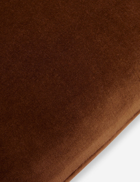 #color:chestnut #style::lumbar #style::square #fill type::with-feather-down-insert  #fill type::pillow-cover-only 