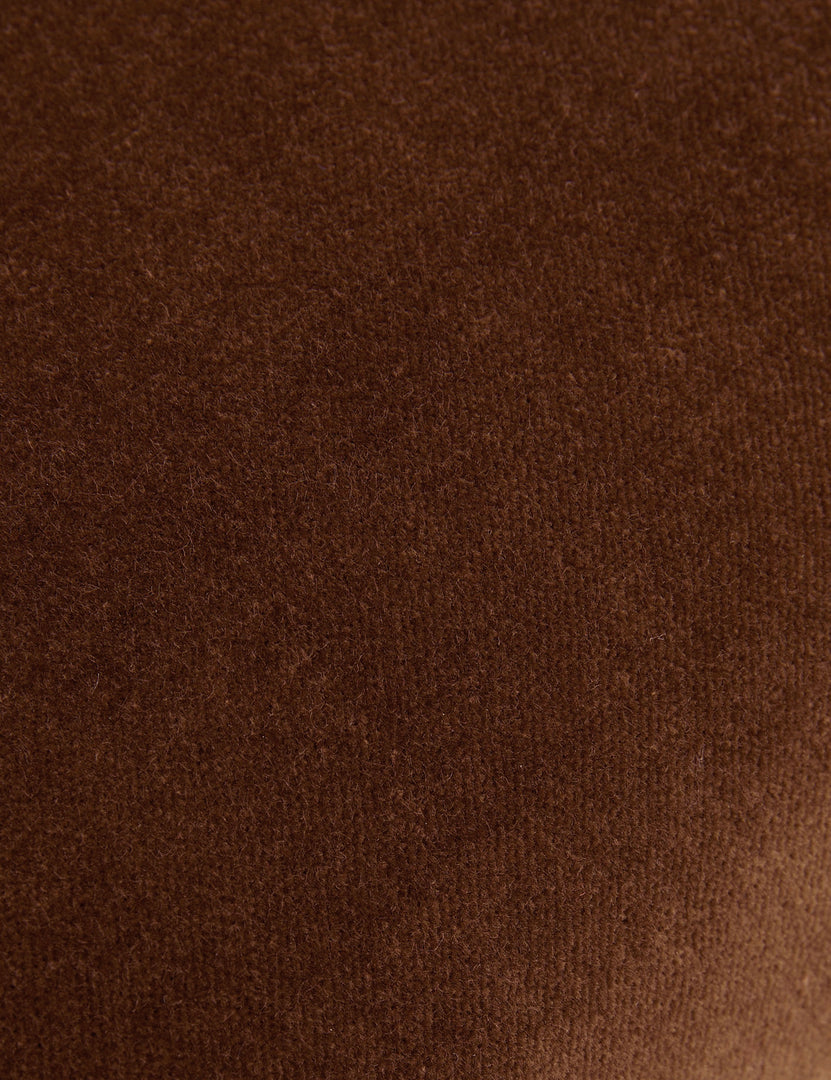 #color:chestnut #style::lumbar #style::square #fill type::with-feather-down-insert  #fill type::pillow-cover-only 