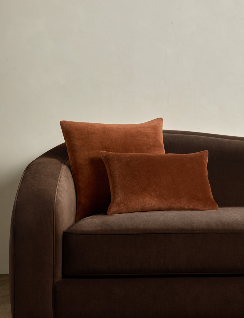 #color:chestnut #style::lumbar #style::square #fill type::with-feather-down-insert  #fill type::pillow-cover-only 