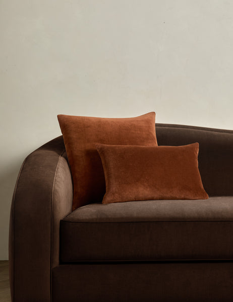 #color:chestnut #style::lumbar #style::square #fill type::with-feather-down-insert  #fill type::pillow-cover-only 