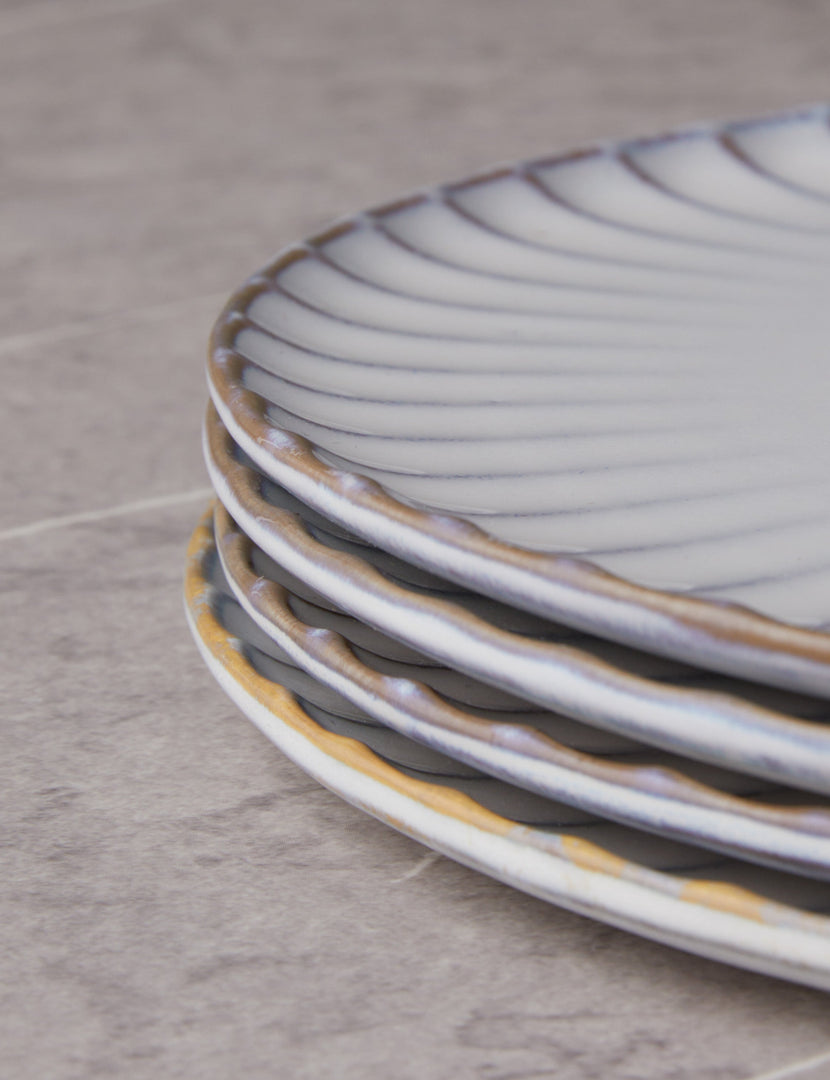 #color::white #style::dinner-plates--set-of-4
