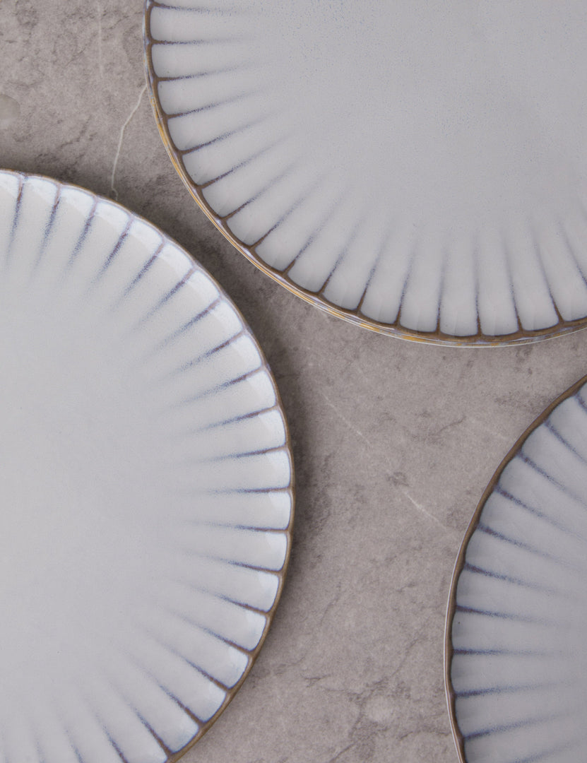 #color::white #style::dinner-plates--set-of-4