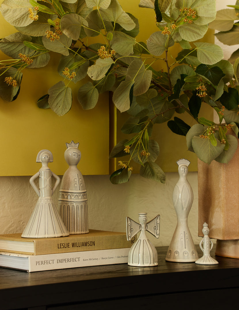 #color::ivory