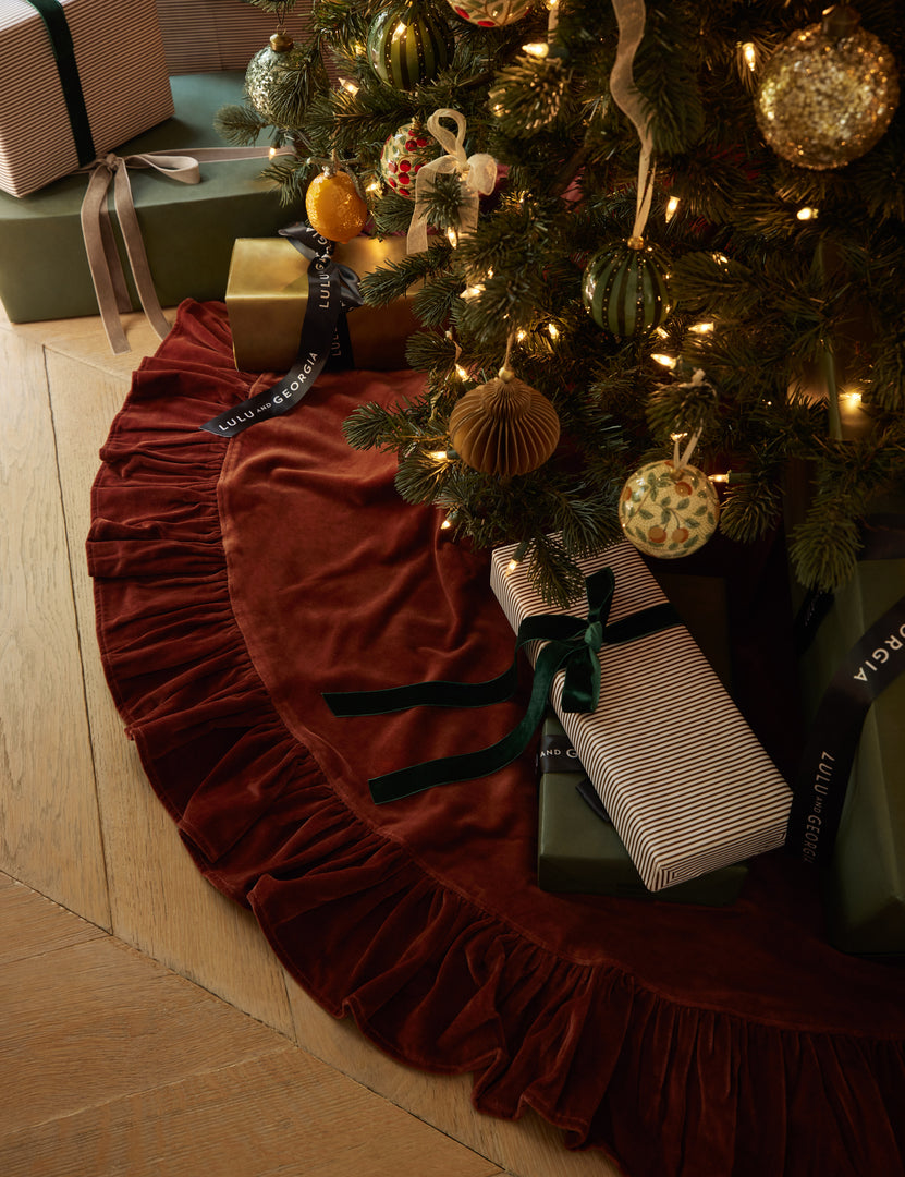 #color::sangria | Mauree ruffle edge velvet tree skirt