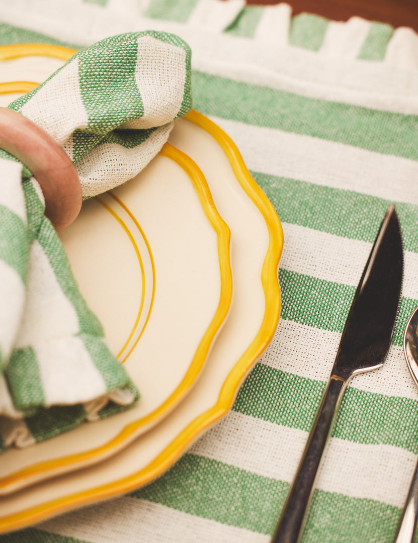 #color::giovanna-in-yellow #style::dinner-plates--set-of-4