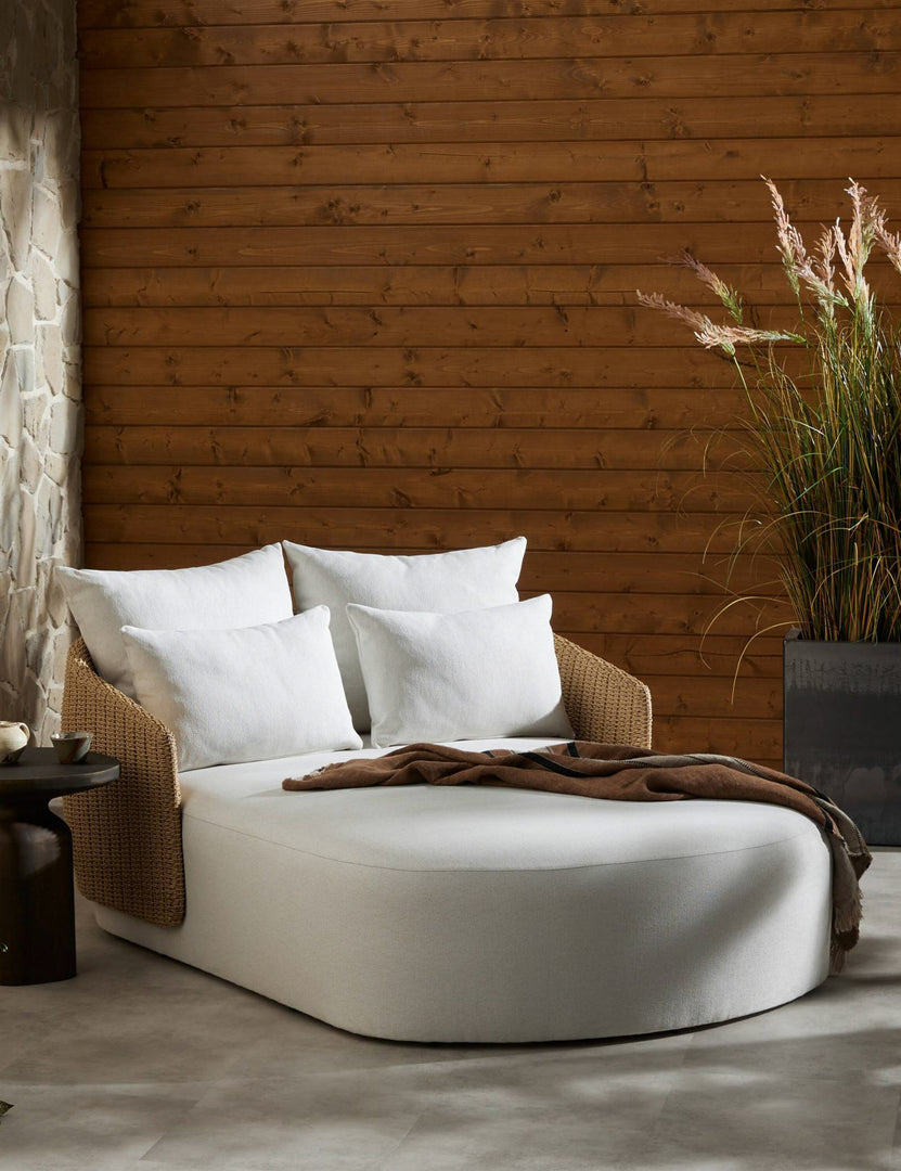 #color::ivory