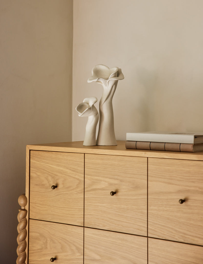#color::ivory