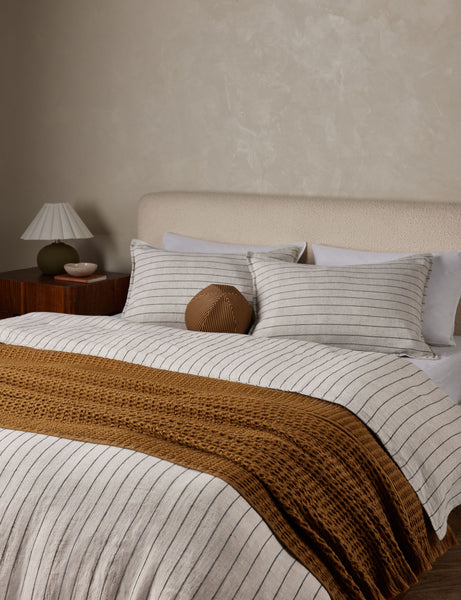 #color::flax-and-midnight #size::king #size::queen