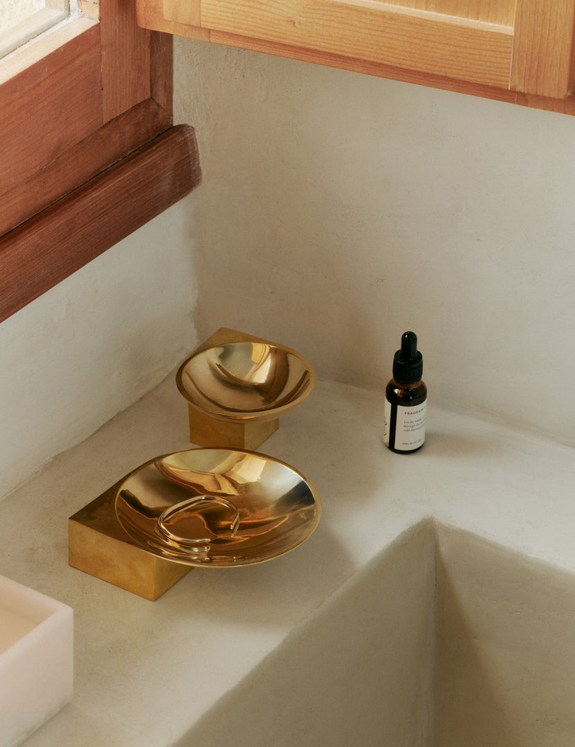 #color::brass #size::large