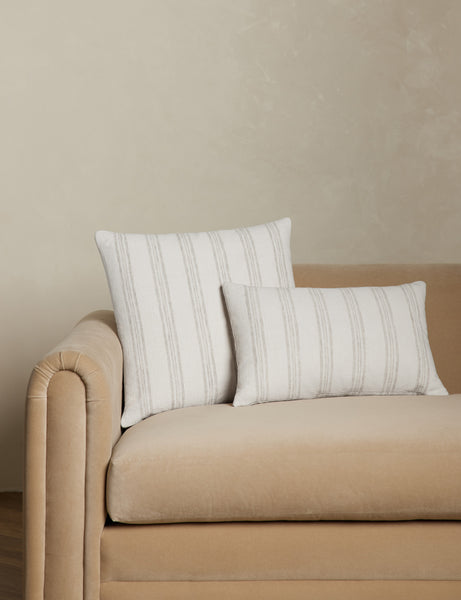 #color::ivory #style::square