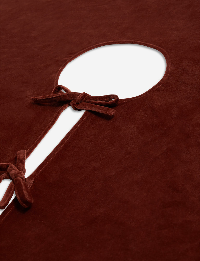 #color::sangria | Mauree ruffle edge velvet tree skirt