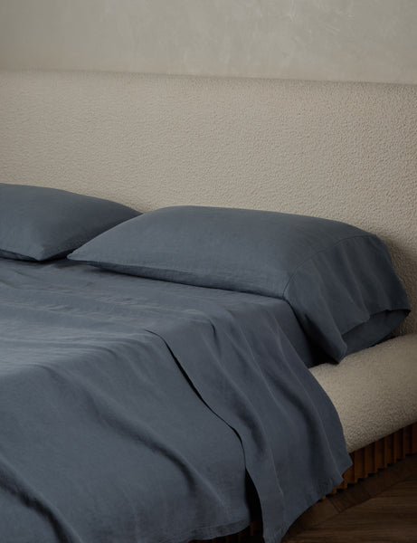 #color::dusty-blue #size::king #size::standard