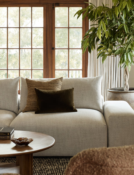 #color::olive #style::lumbar #fill type::with-feather-down-insert  #fill type::pillow-cover-only 