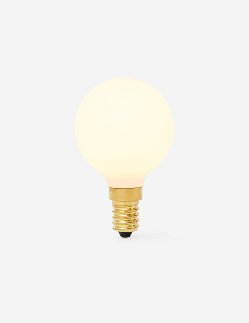 #color::white #size::e12