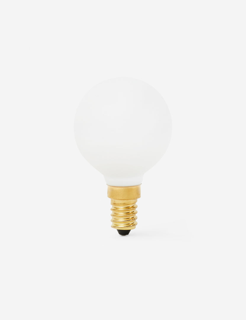 #color::white #size::e12