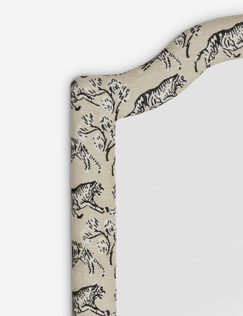 #color::ivory