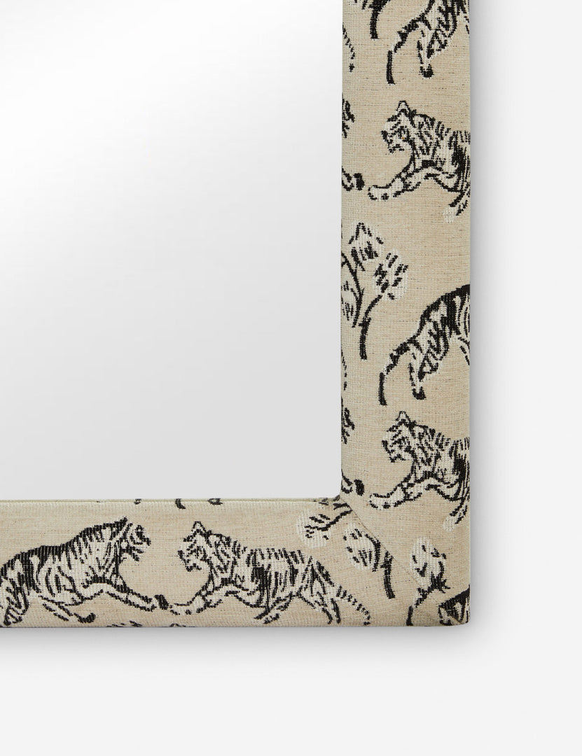 #color::ivory