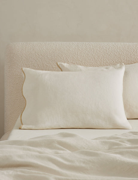 #color::cream  #size::standard #size::king