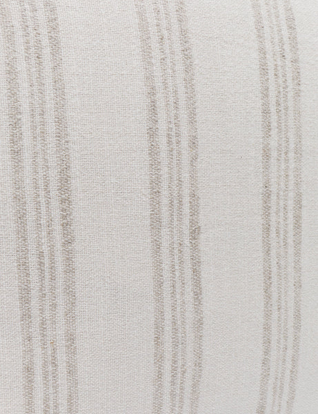 #color::ivory  #style::square #style::lumbar