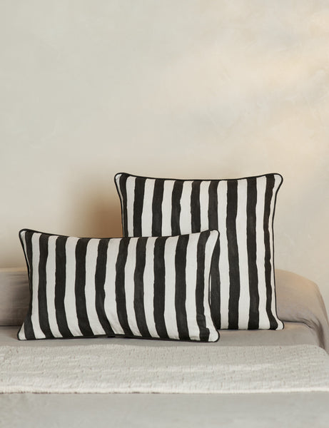 #color::black-and-ivory #style::lumbar #fill type::with-feather-down-insert  #fill type::pillow-cover-only