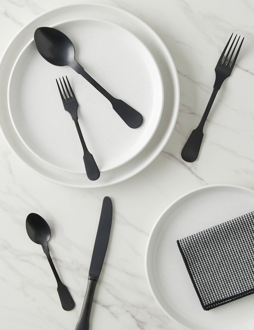 #color::salt #style::dinner-plates--set-of-6