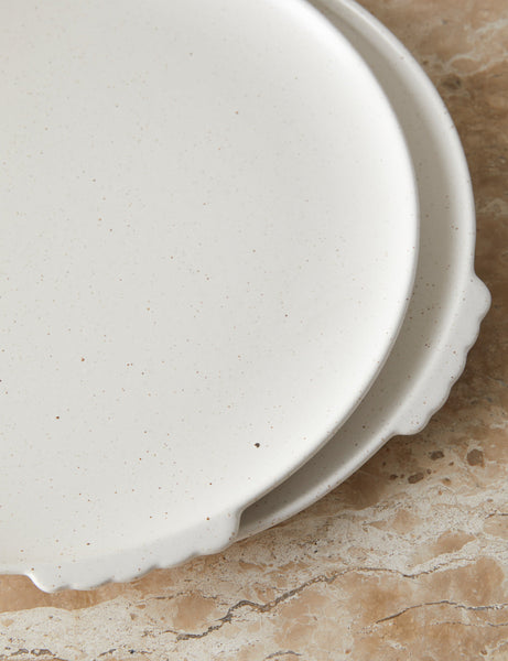 #color::cream #style::dinner-plates--set-of-4