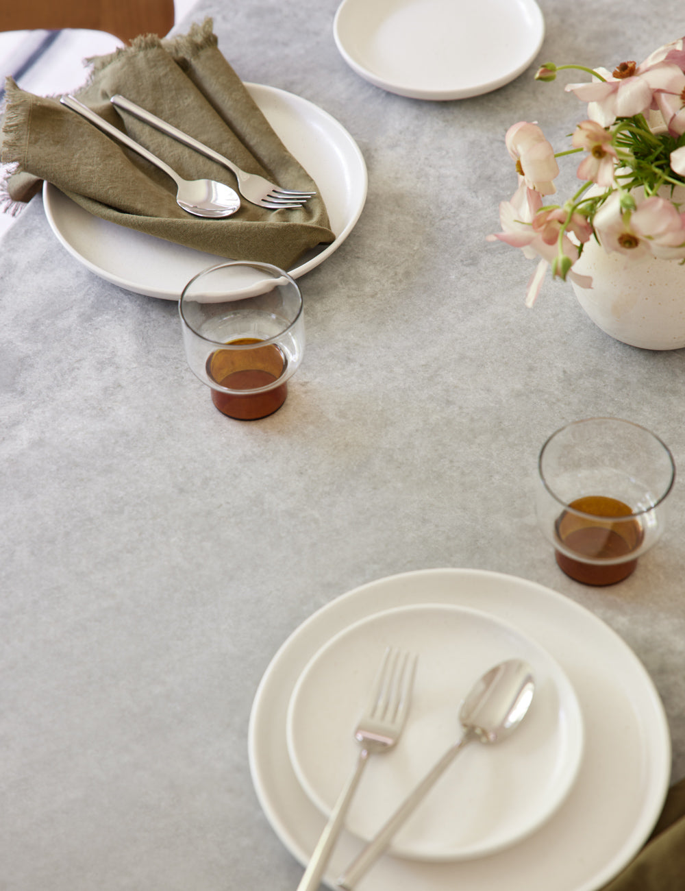 Vanilla-toned Pacifica Dinnerware (18-Piece Set) by Casafina