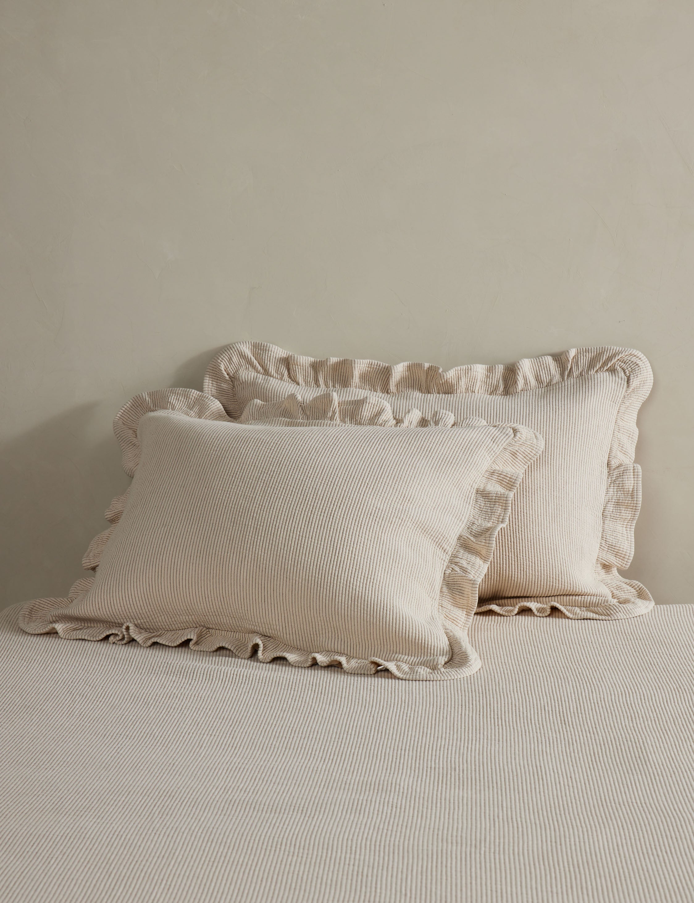 Vekki relaxed cotton pillow sham set