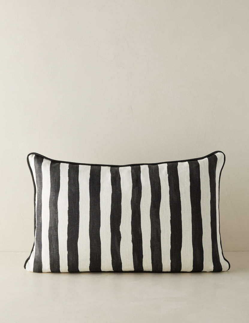#color::black-and-ivory #style::lumbar #fill type::with-feather-down-insert  #fill type::pillow-cover-only