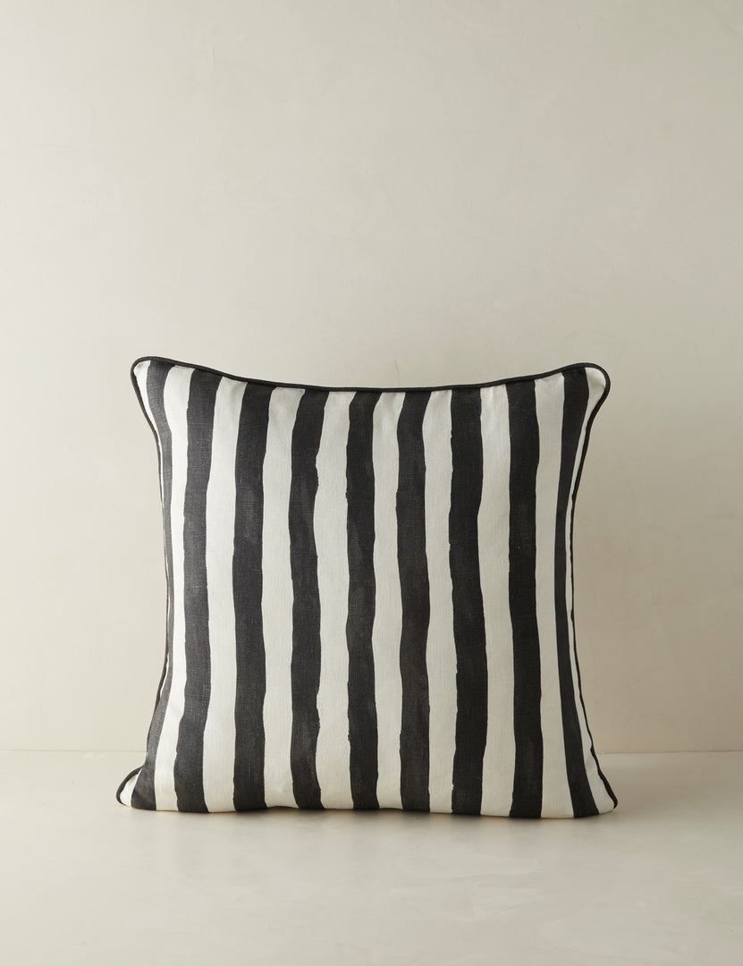 #color::black-and-ivory #style::square #fill type::with-feather-down-insert  #fill type::pillow-cover-only