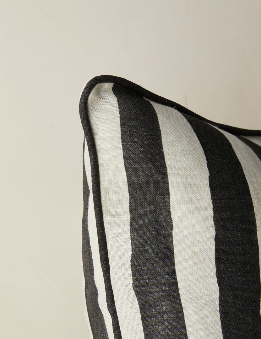 #color::black-and-ivory #style::square #style::lumbar #fill type::with-feather-down-insert  #fill type::pillow-cover-only