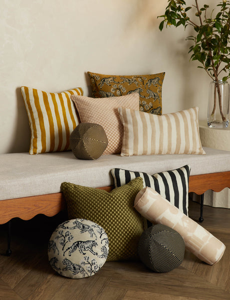 #color::natural-and-ivory #style::lumbar #fill type::with-feather-down-insert  #fill type::pillow-cover-only