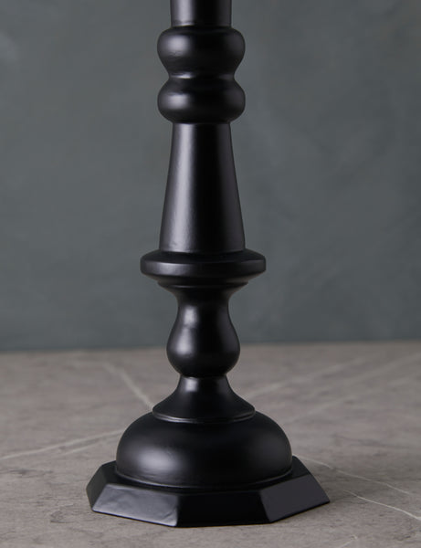#color::black #style::no-2