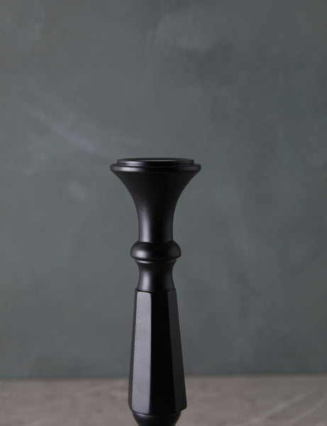 #color::black #style::no-3