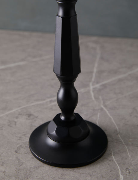 #color::black #style::no-3