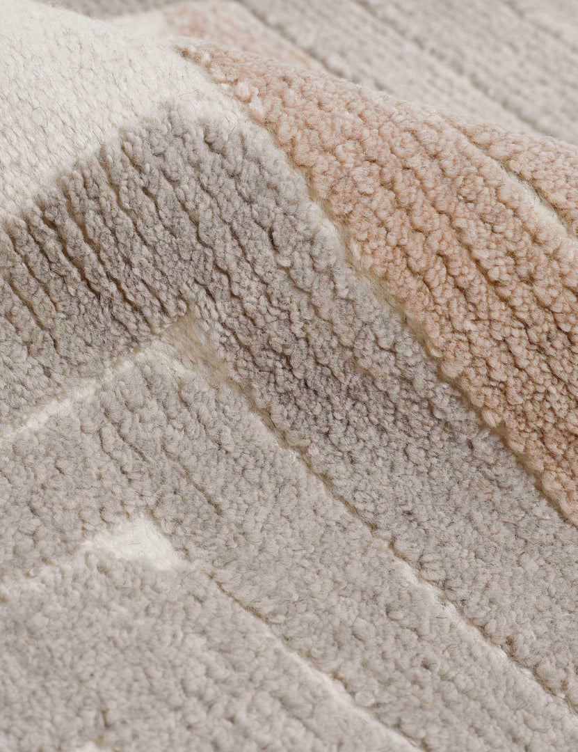 #size::2-6--x-8- #size::6--x-9- #size::8--x-10- #size::9--x-12- #size::10--x-14- #size::12--x-15- | Detailed shot of the Colette Rug
